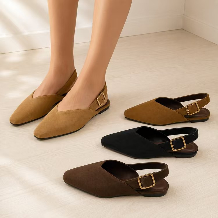 Fashionable Low-cut Flats With A Soft Comfortable Sole For Outdoor Wear