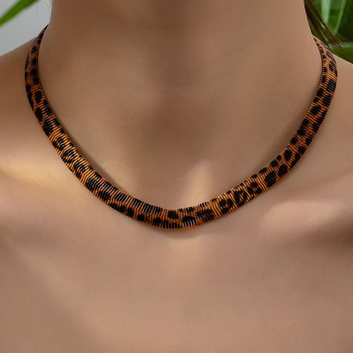 A Leopard Print Simple Retro Luxurious And Fashionable Necklace