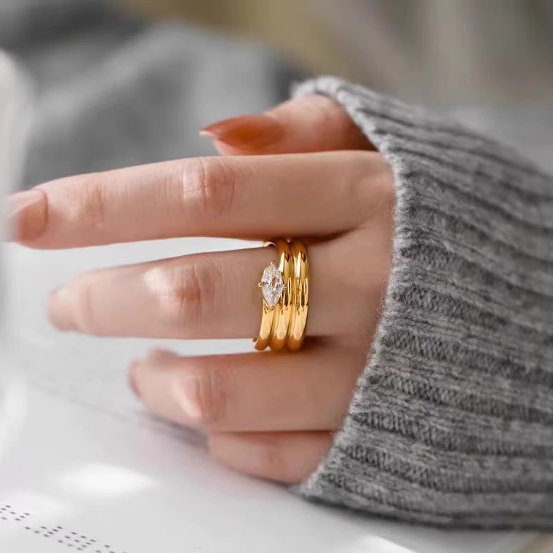 Spiral Curved Multi-ring Ring Retro
