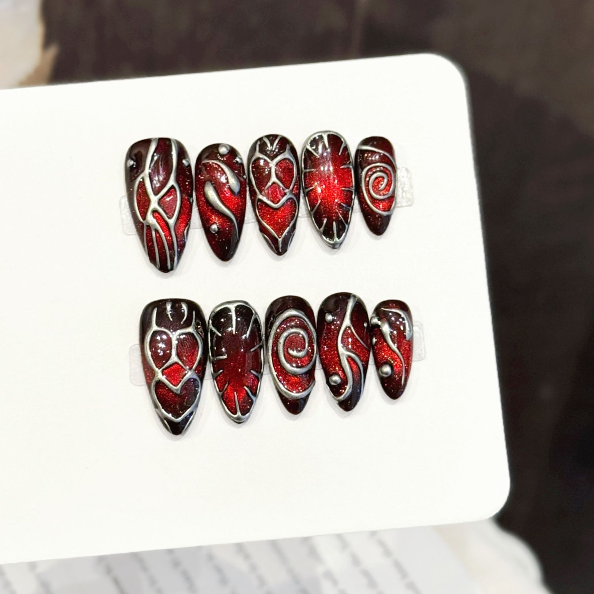 Red-brown Muted-vein 3D Nail Art Cool And Edgy Heart-patterned Trend Piece Handmade And Wearable