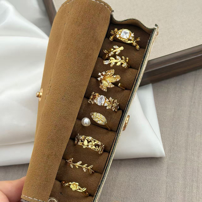 Women Wear Niche Leaf Rings In Ancient Times