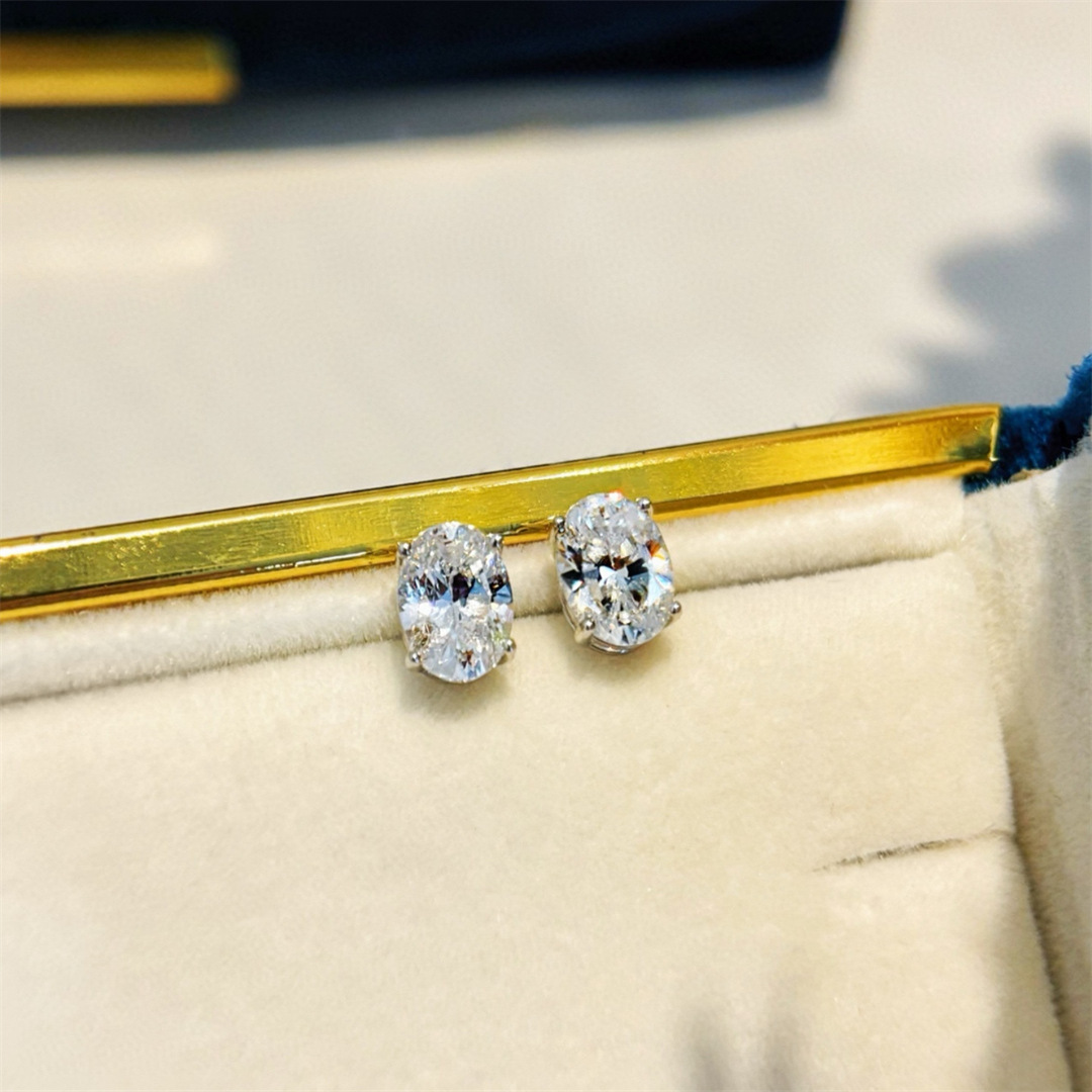 S925 Silver Egg-shaped Cut Stud Earrings - Image 2