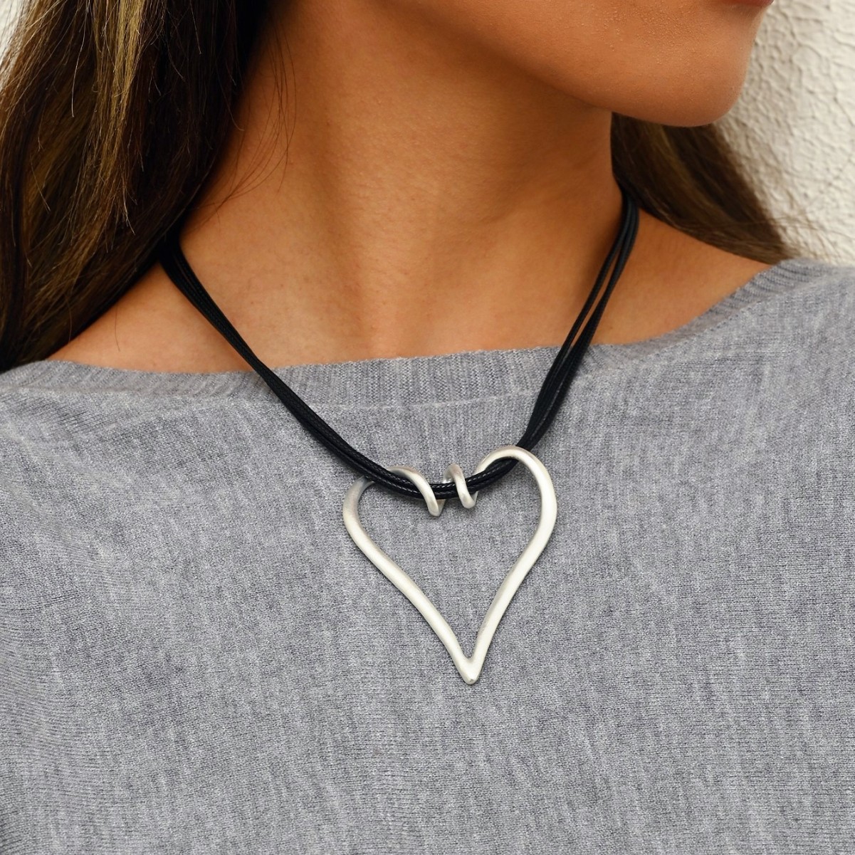 Womens Minimalist Trendy Geometric Hollow-out Heart Clavicle Necklace