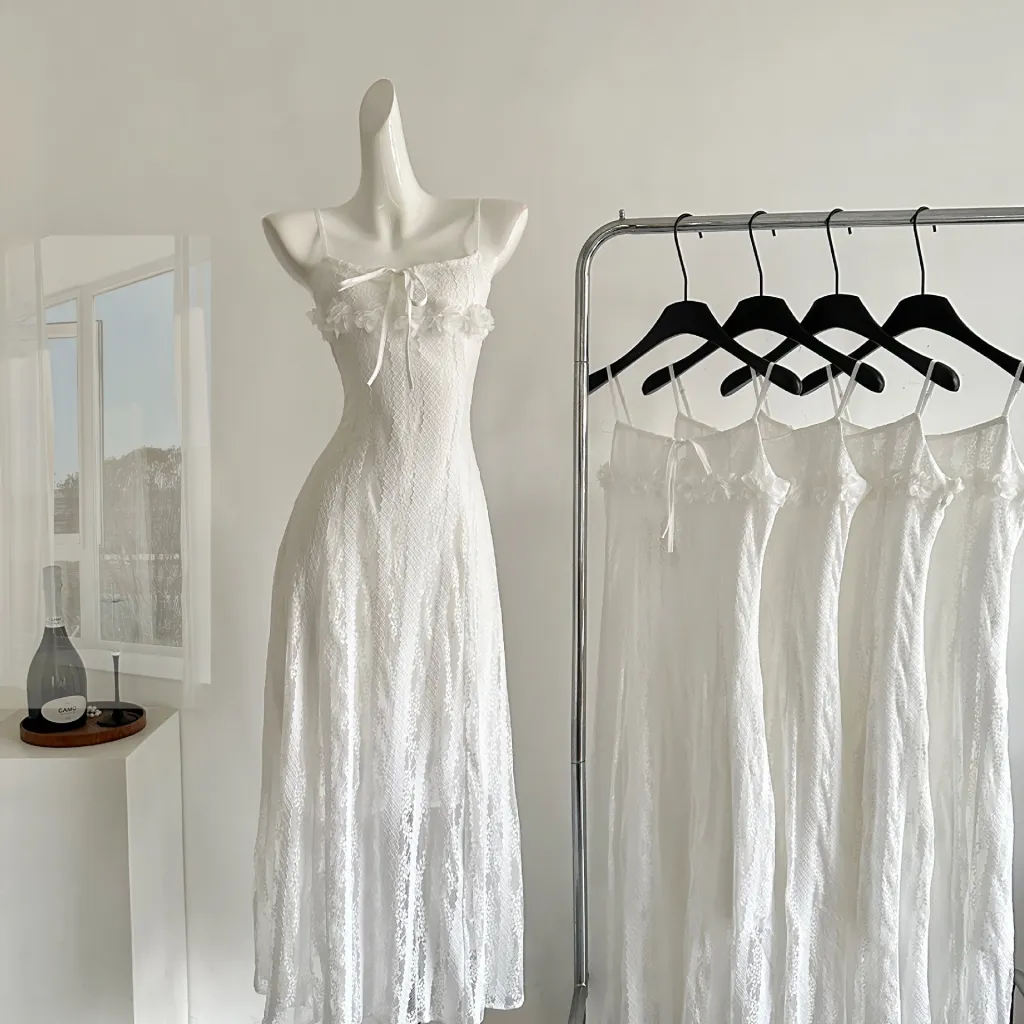 Three-dimensional Flower Lace Slimming Waist Trimming Spaghetti Straps Dress - White Skirt