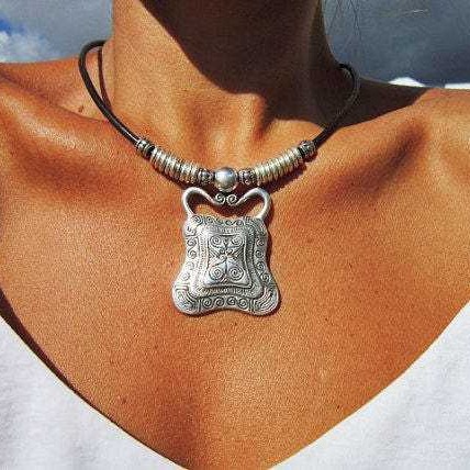 Retro Distressed-style Fashion Necklace