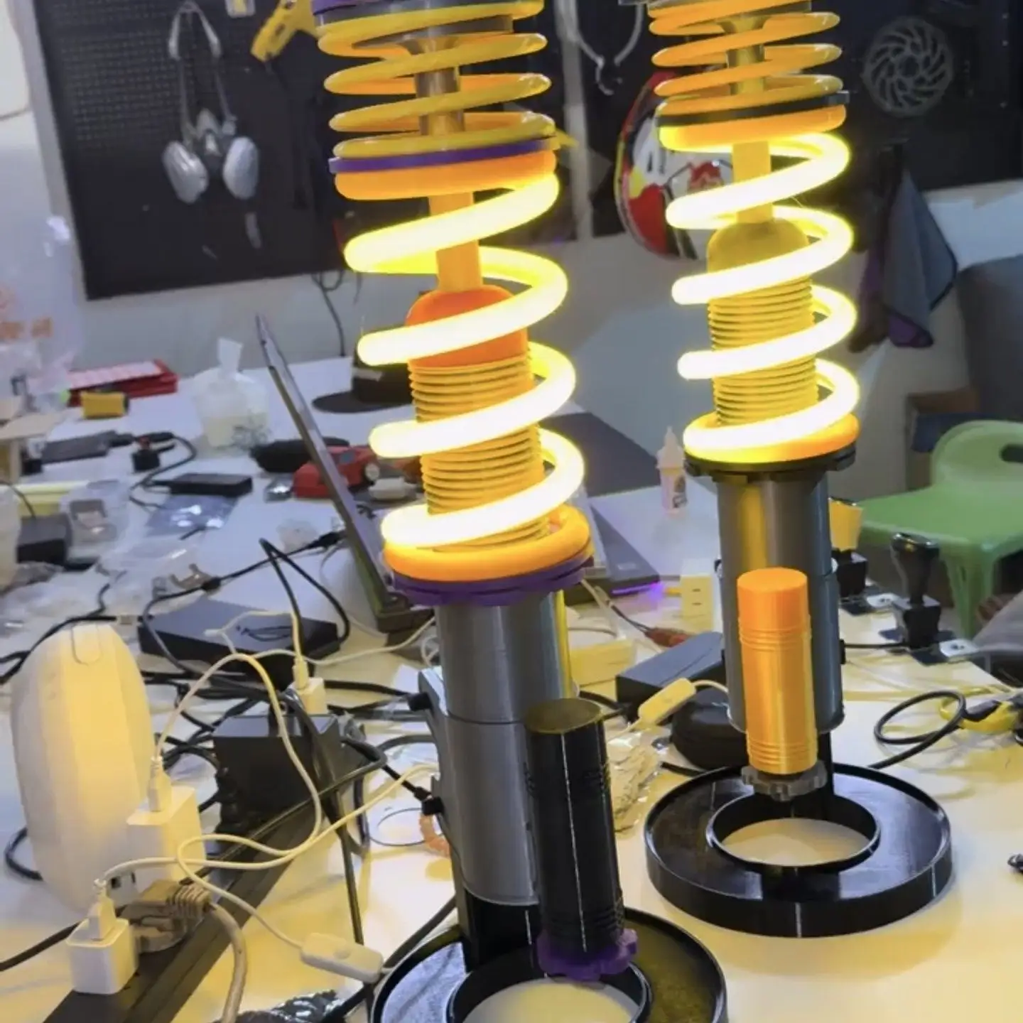 3D-Printed KW Shock-Absorbing Industrial-Style Desk Lamp