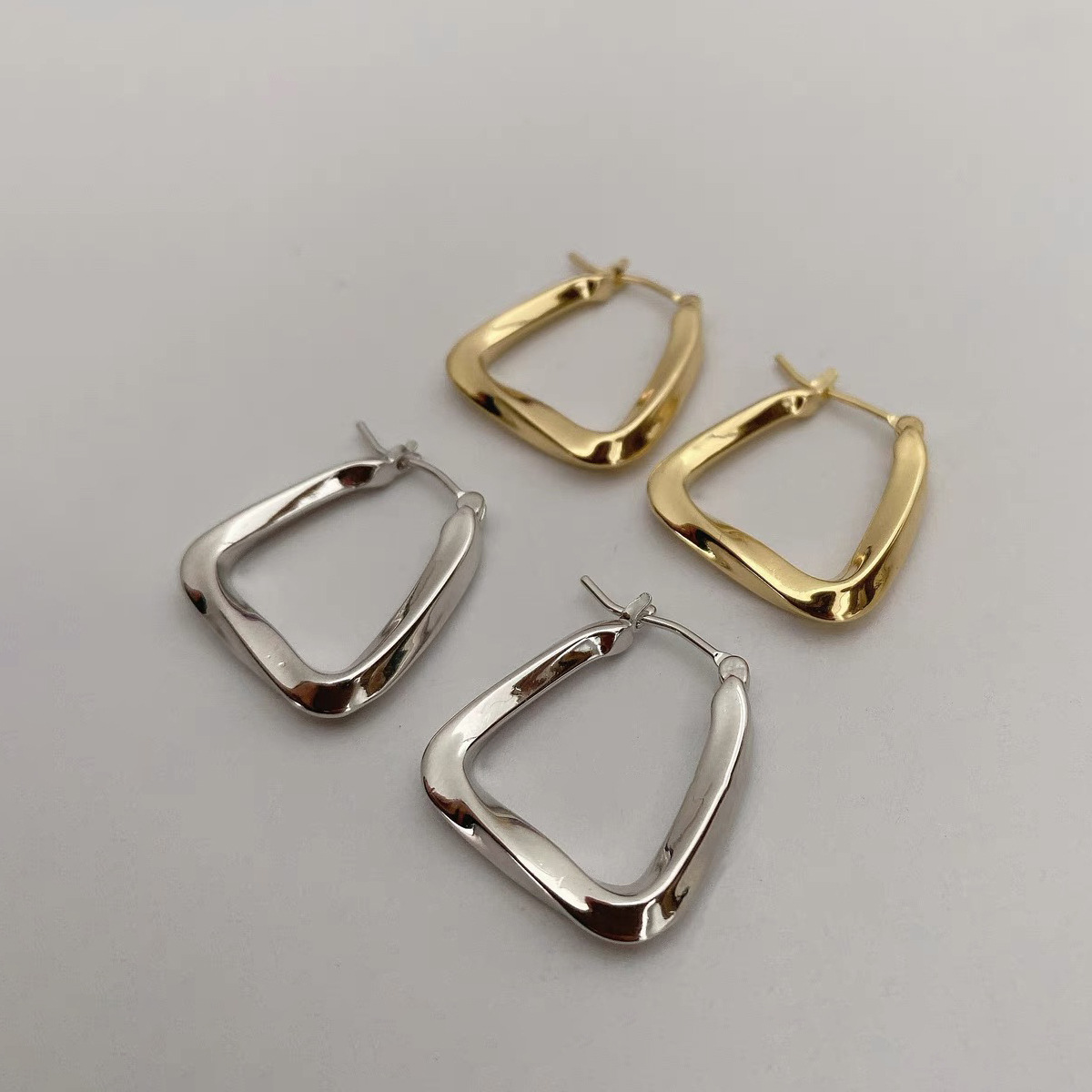 Minimalist Geometric Warping Metal Ear Ring Female South Korea