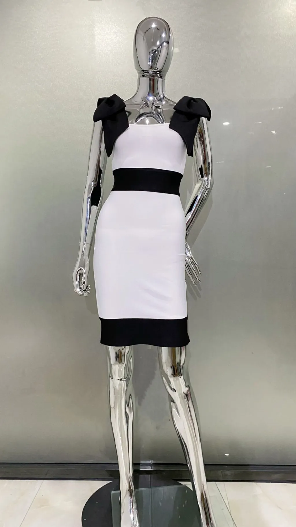 Black And White Colour Matching Sleeveless Bow Shoulder Dress - Black And White