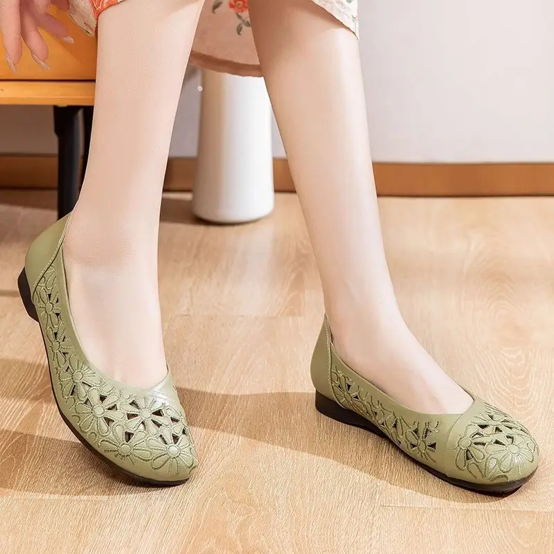 Mom Middle-aged And Elderly Comfortable Embroidered Hollow Flat Women's Casual Shoes