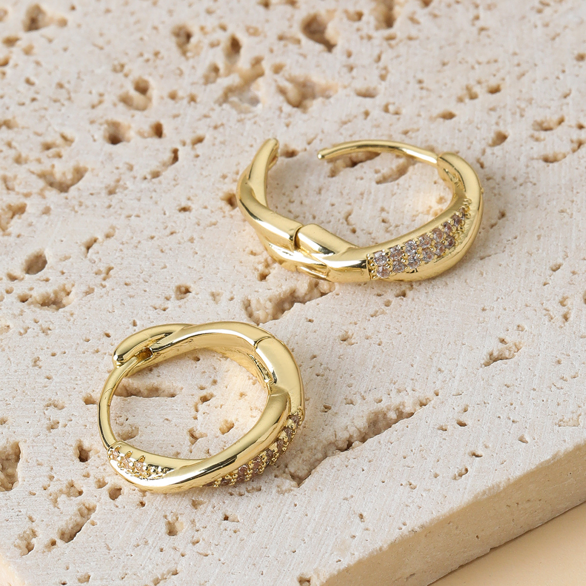 Simple Classy Elegant And Fashionable Earrings For Women