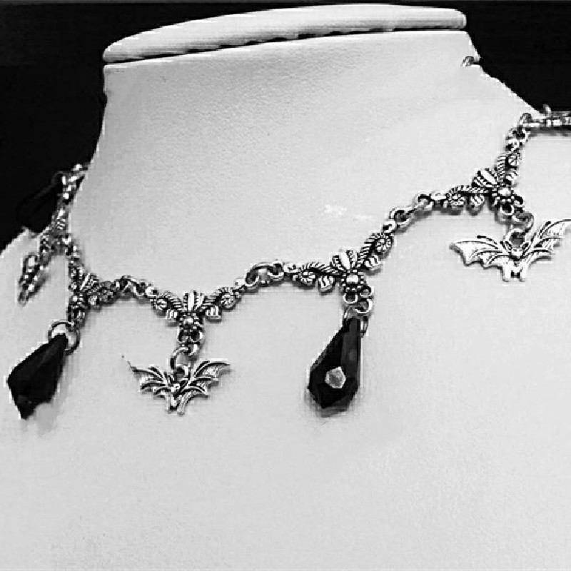 Gothic bat choke necklace (silver)