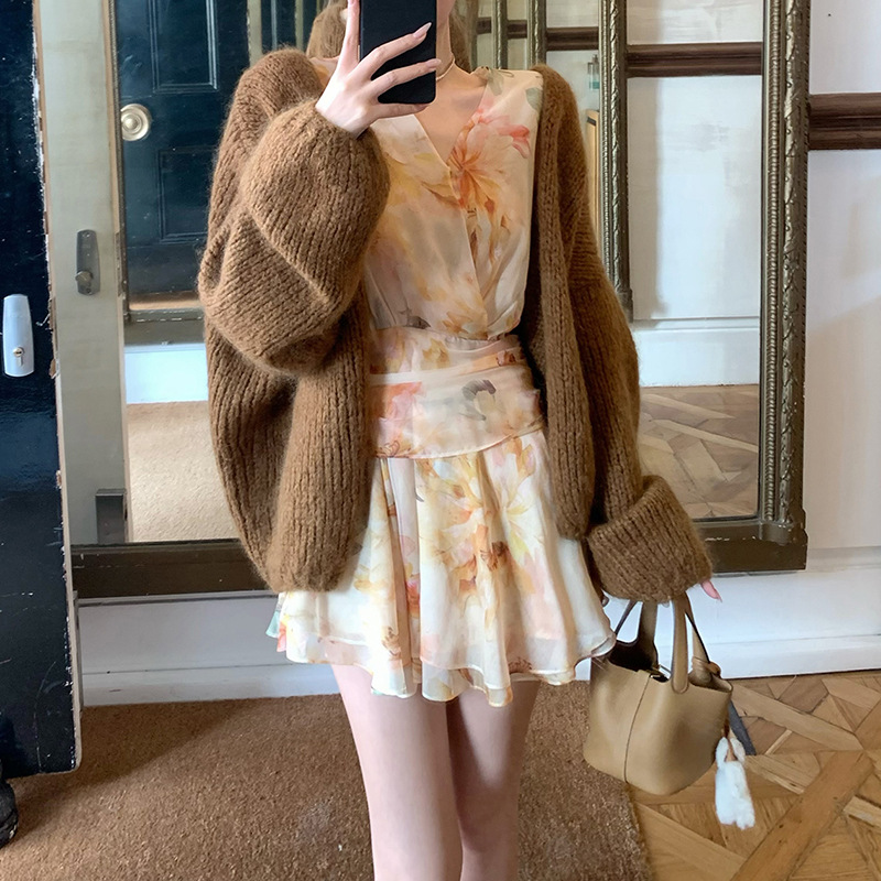 Beautiful V neck Lantern Sleeve Floral Skirt Short Dress - Shop at LoveMi