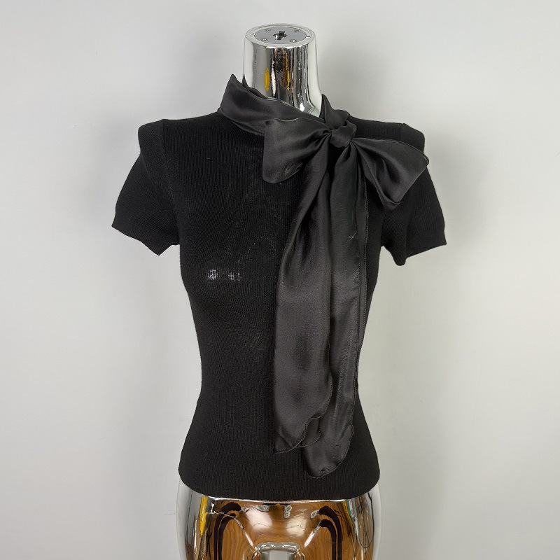 Figure-flattering Knitted Womens T-shirt With Fluttering Straps And Short Sleeves