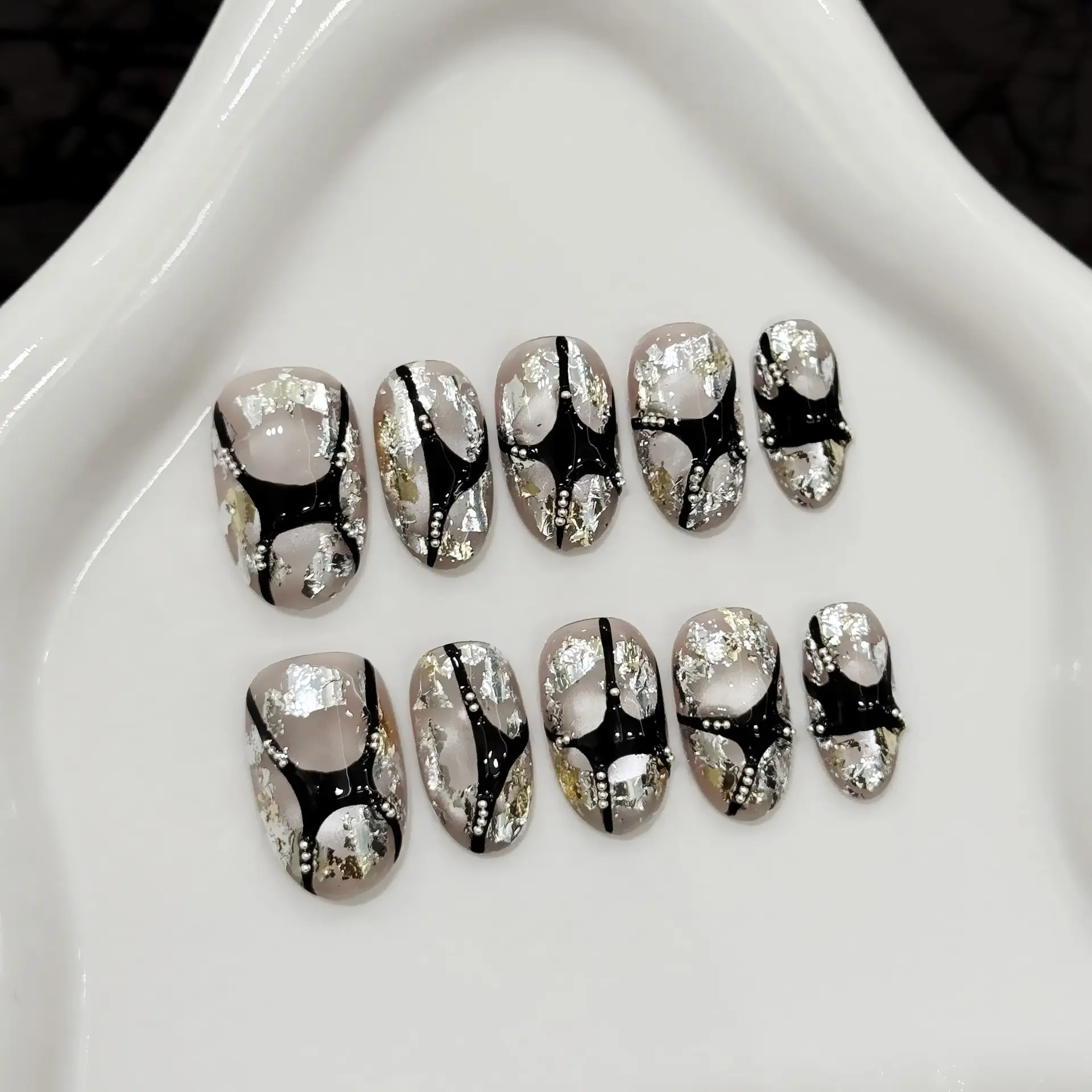 Hand-painted Textured Dazzling Cat-eye Silver Crackle Nails