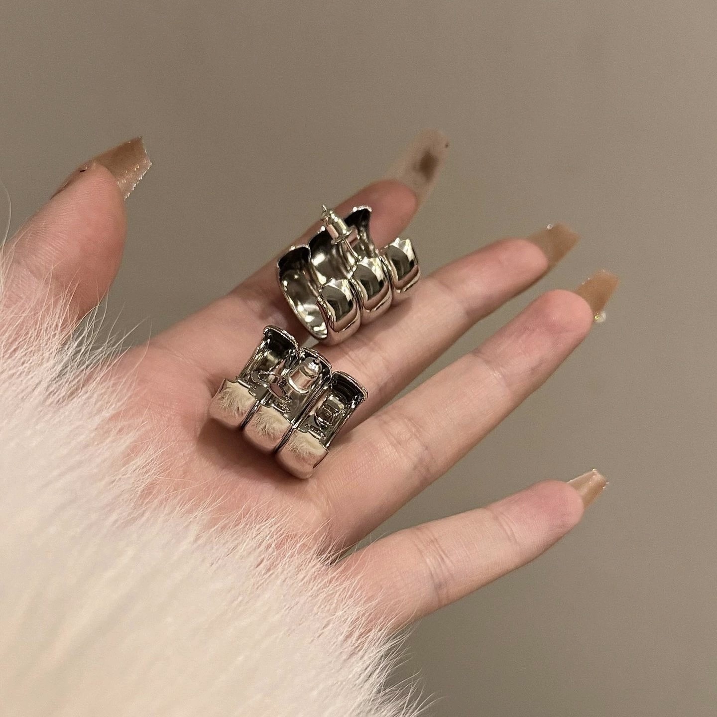 Metal Lines C- Shaped Personality Wild Earrings Minimalist Advanced Sense