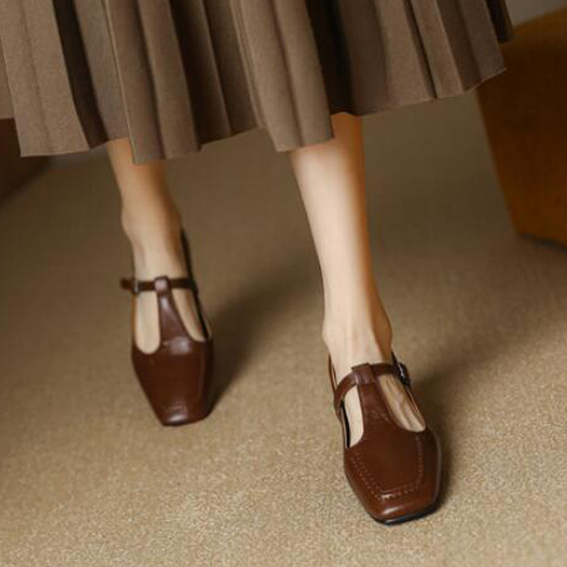 Chunky-Heel Mary Jane Shoes, picture 2 of 3
