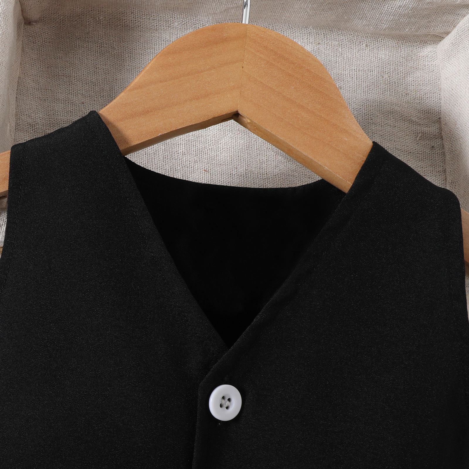 Girls' Fashionable V-neck Solid Color Single-breasted Vest Top Pleated Skirt Belt Three-piece Set - Image 13