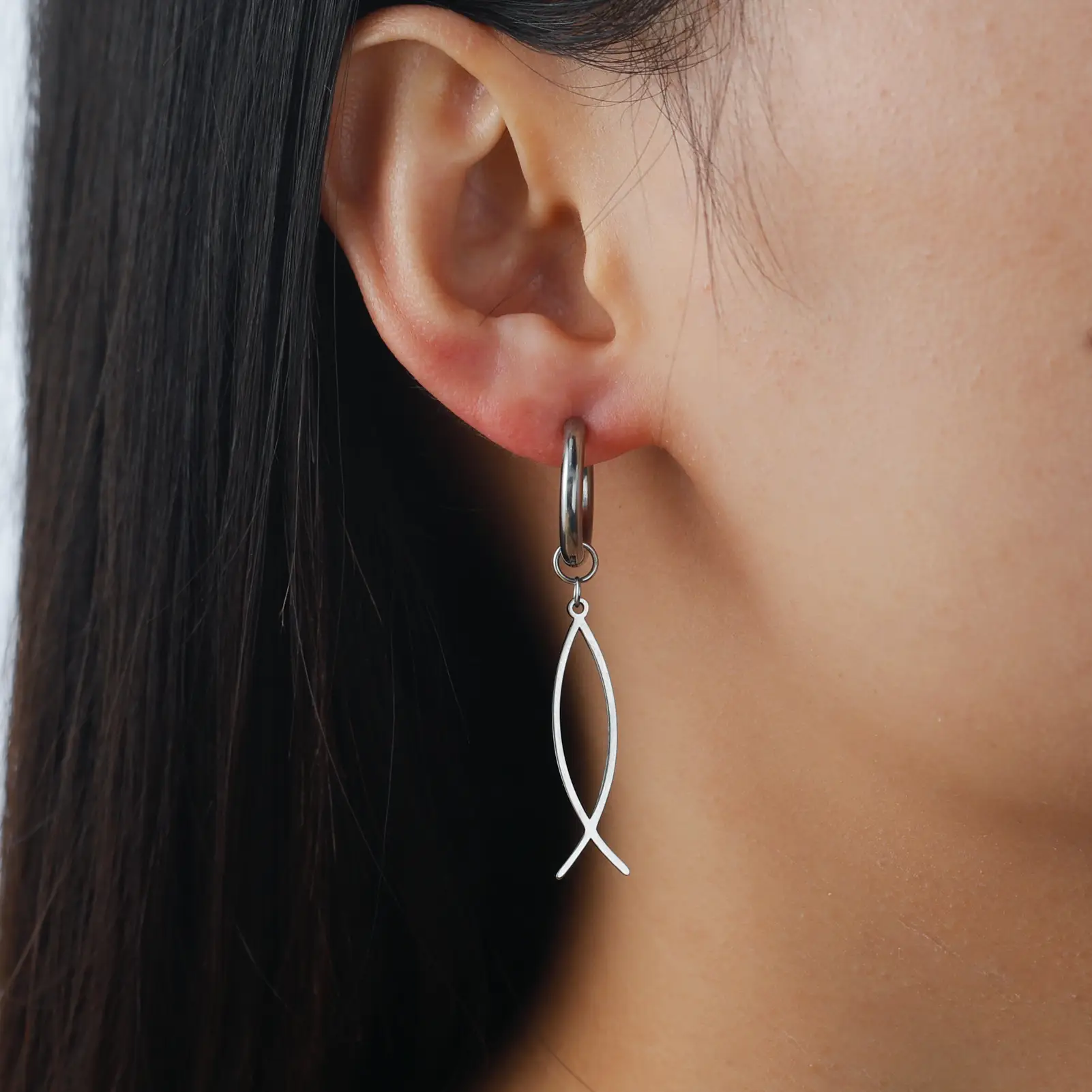 Linear Fish-shaped Hollowed Fashion Elegant Wild Earrings