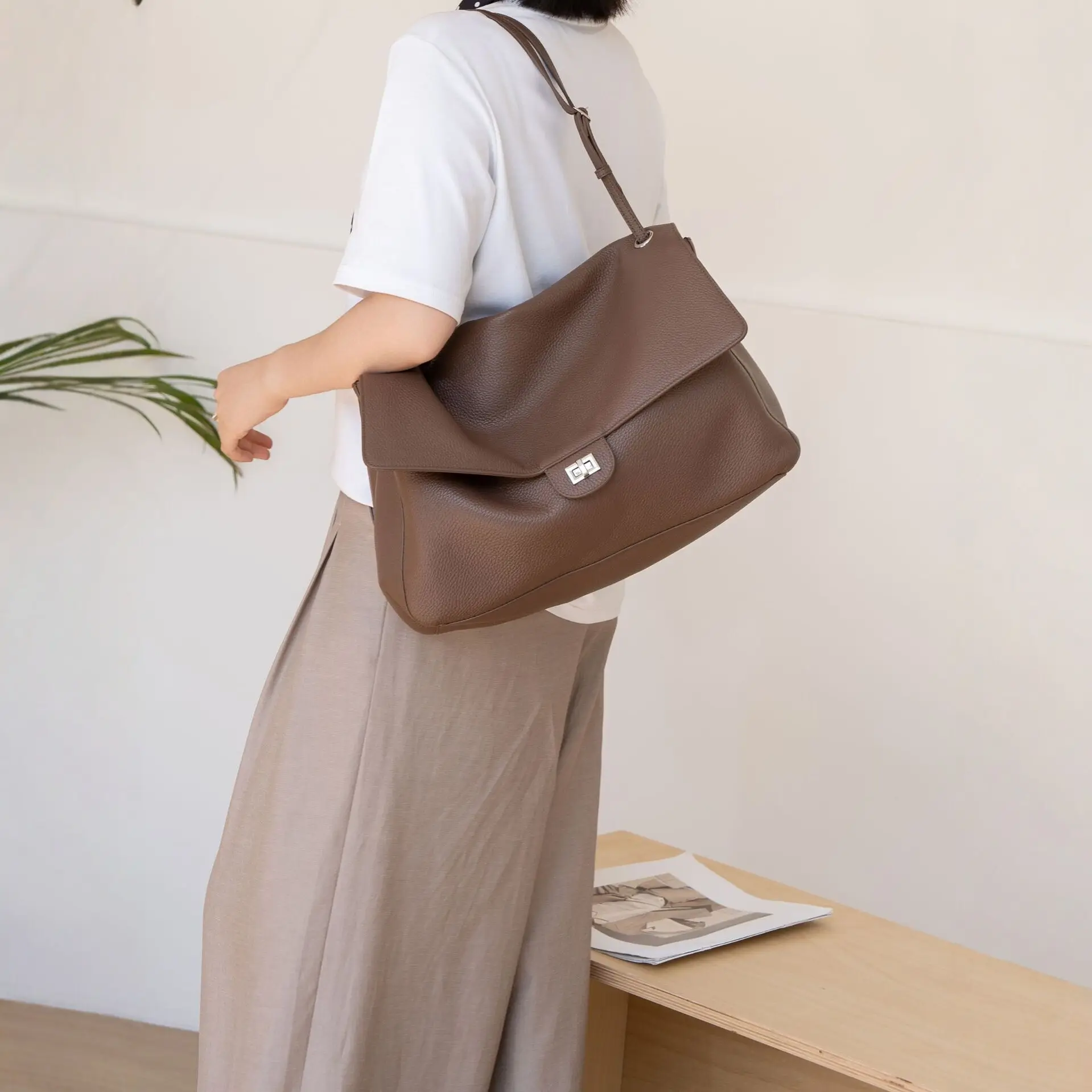 Crossbody Full-grain Leather Stylish Commuter Bag
