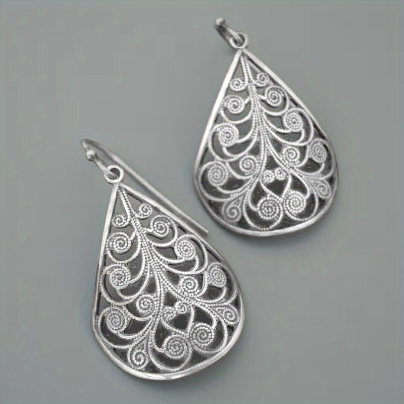 Elegant Ear Studs Detail