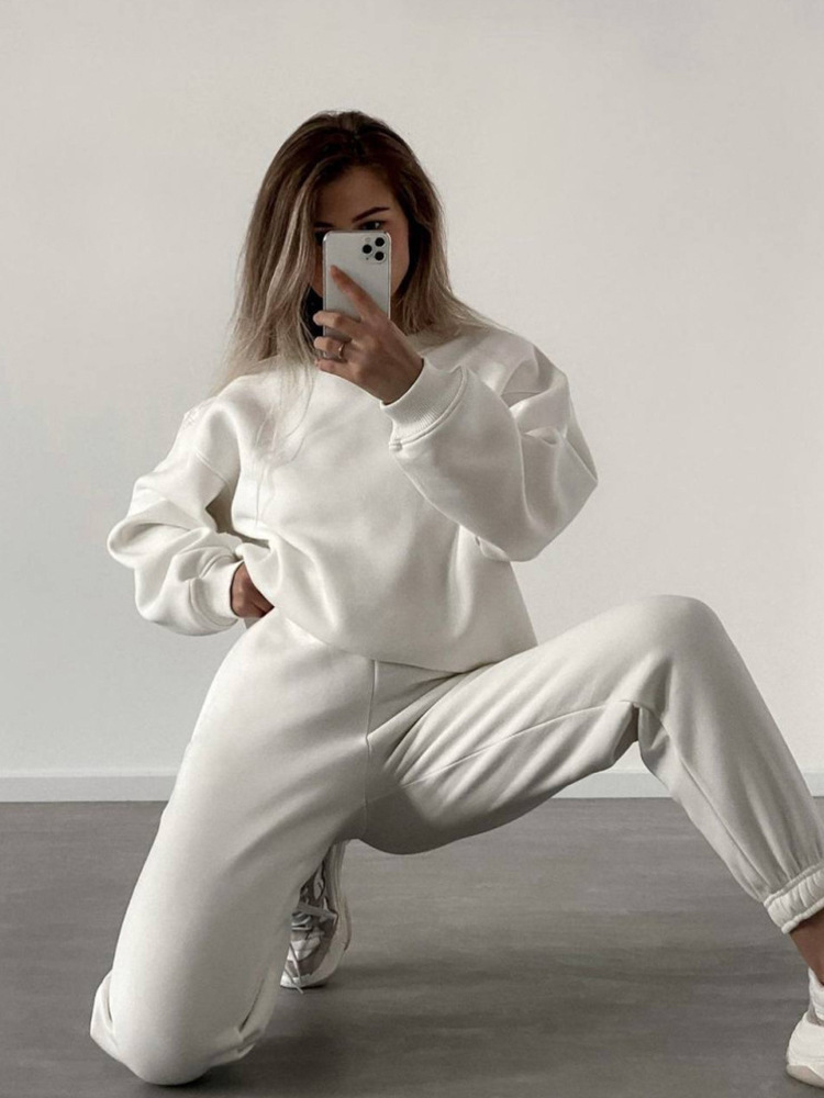 Women's sweatshirt and jogger set – fabric detail close-up