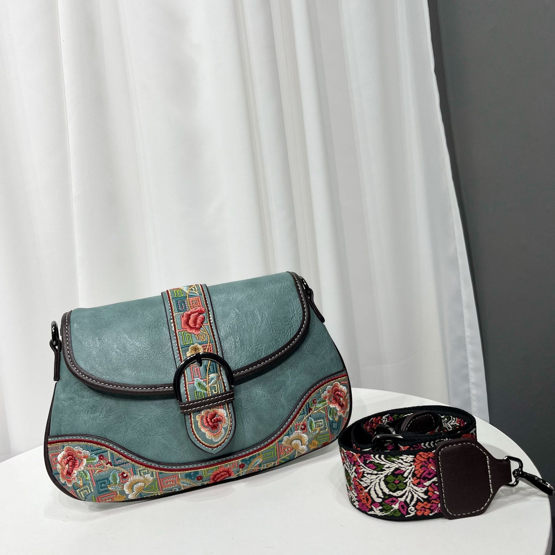 Retro Chinese-style Embroidered Crossbody Bag For Women