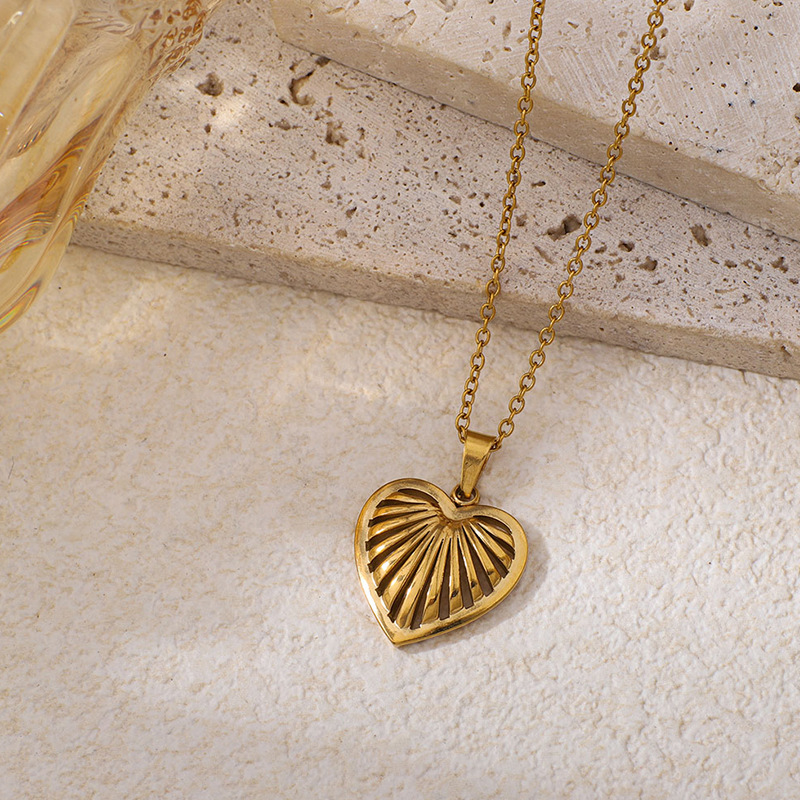 Stainless Steel Heart Pendant Elegant Clavicle Chain
