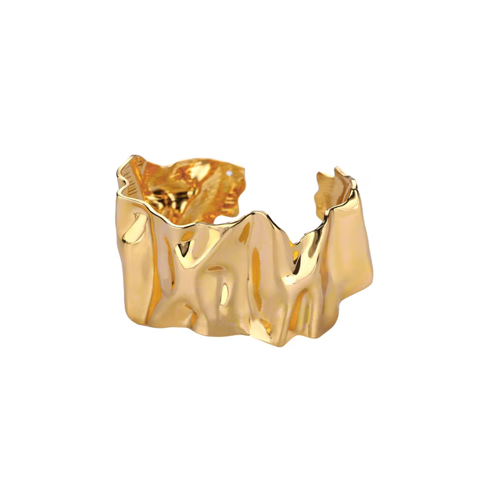 Trendy open bracelet with refined design