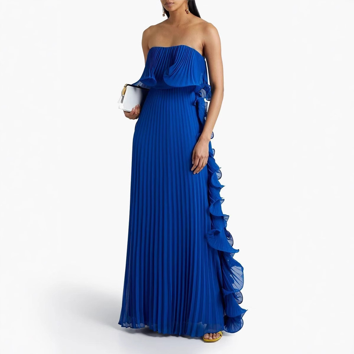 فستان نسائي مطوي ملفوف حول الصدر وحاشية كبيرة