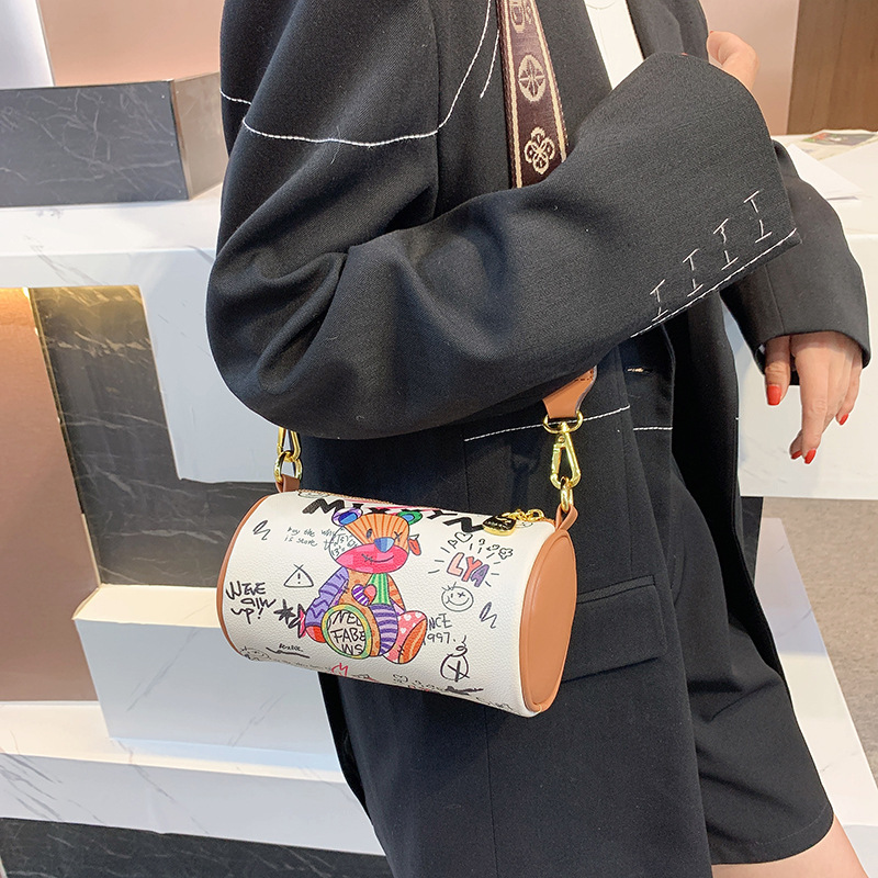 Stylish Versatile Bucket Bag With A Sleek Minimalist Design