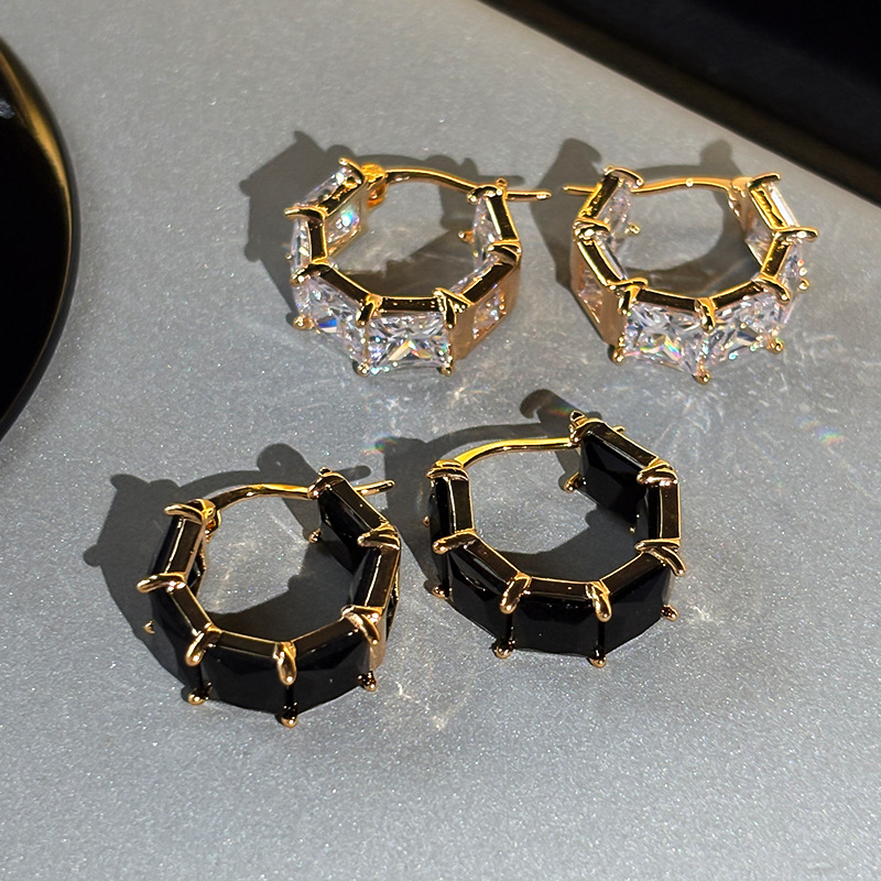 Exquisite Gold-detailed Diamond-studded Zircon Earrings For Women