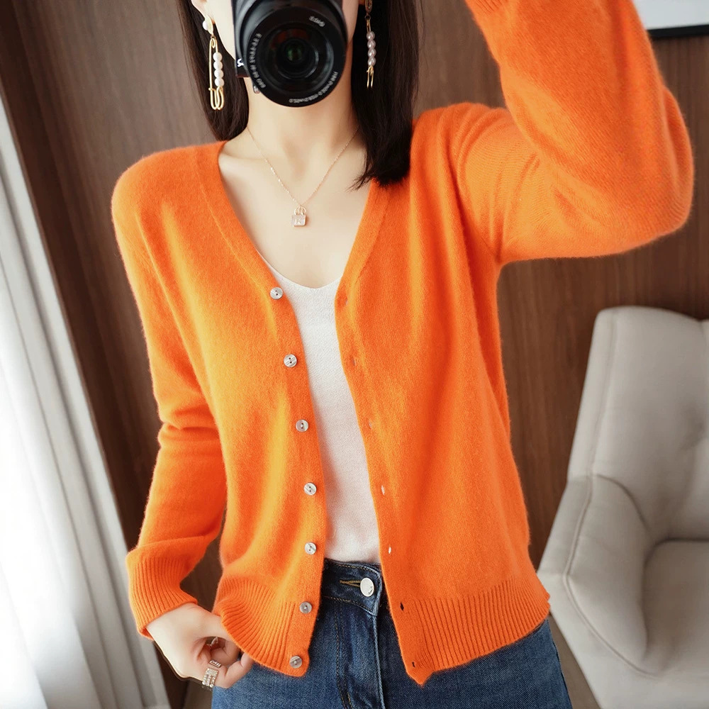 New V-neck Knit Sweater For Outerwear And Layering Suitable For Spring Autumn And Winter