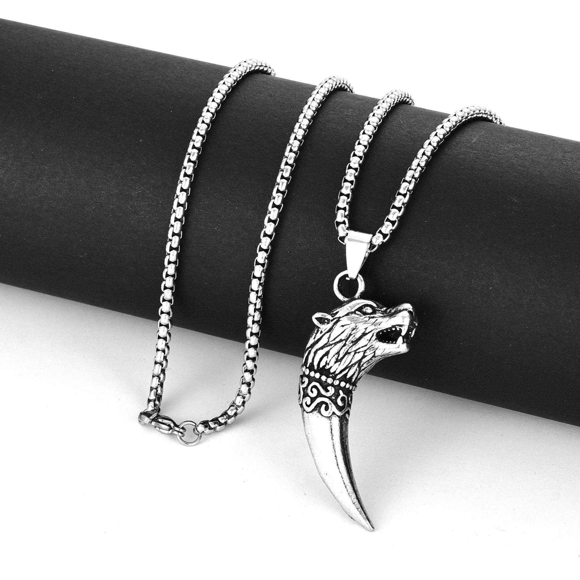 Retro Bold Wolf Head Titanium Steel Necklace For Men