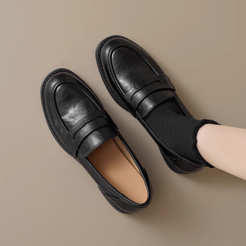 Pantofi damă din piele neagră în stil britanic