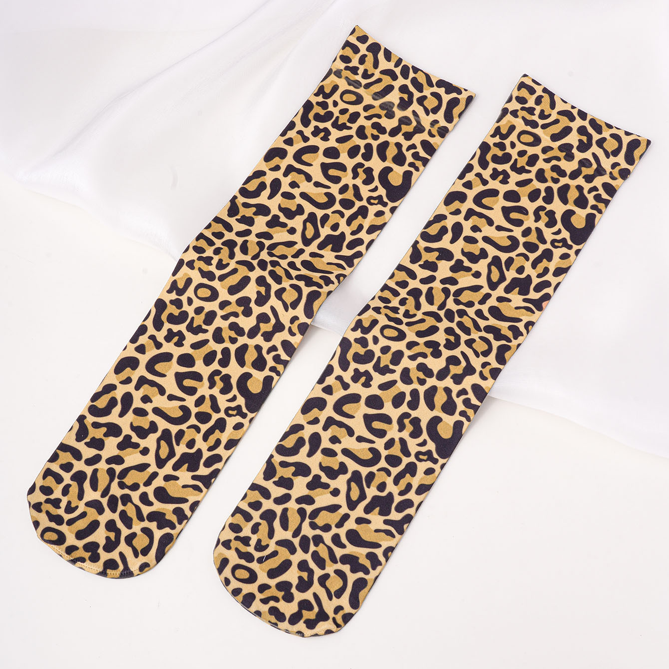 Leopard-print Horse Oil Socks With A Mid-calf Length And A Printed Design