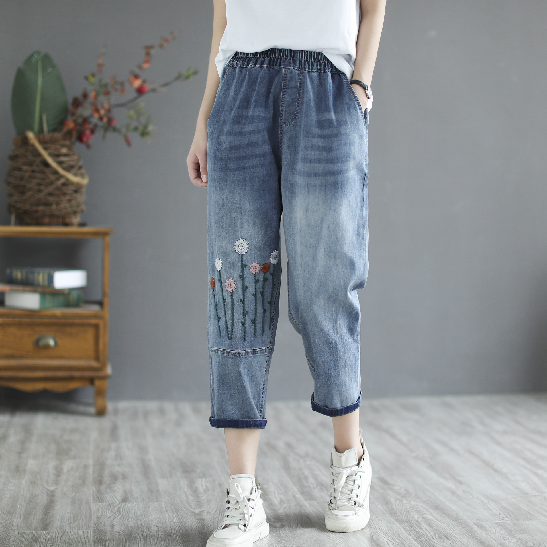 Title 3, Damen Retro Jeans mit Literarischer Stickerei S...