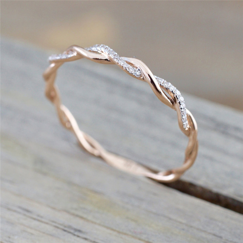 Diamond-Encrusted Twist Design Minimalist Fashion Ring