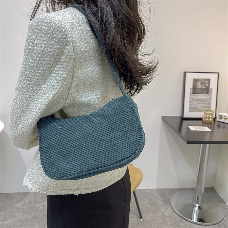 Title 9, Modische One-Shoulder-Achsel-Handtasche. Prakti...