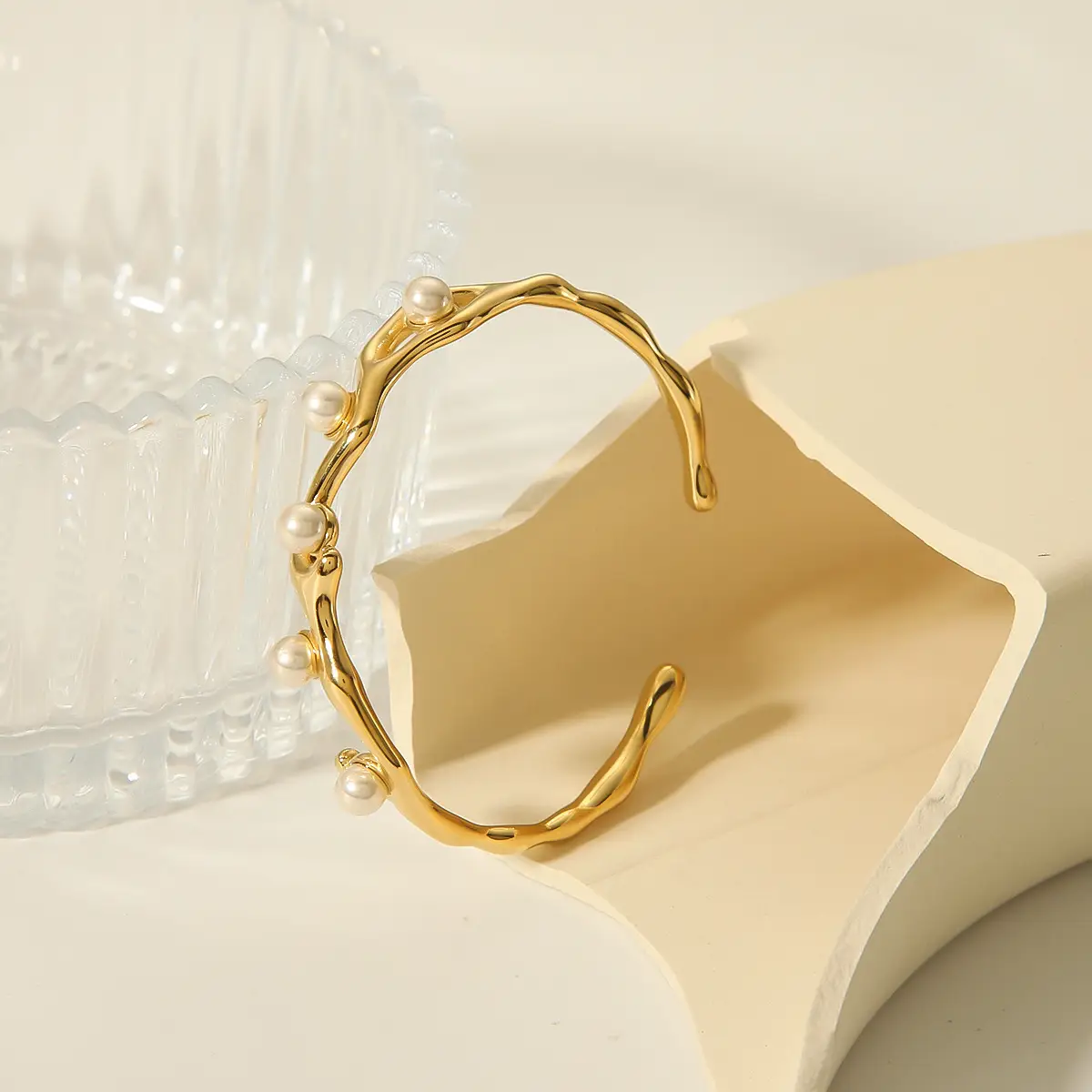 French Retro Style Stainless Steel Inlaid Pearl Opening Bracelet