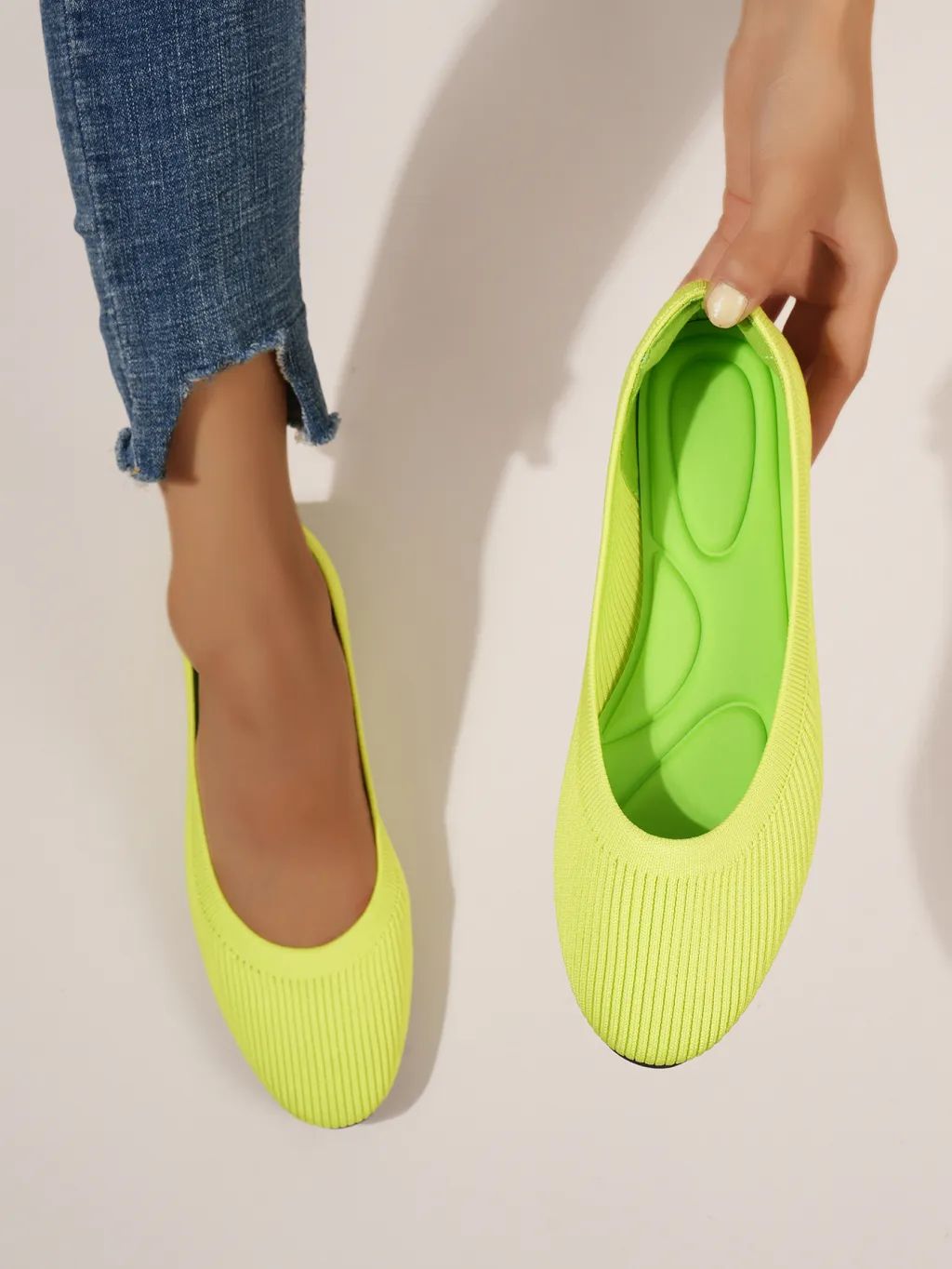 Round Toe All-matching Shallow Mouth Flyknit Flat Bottom Pumps - Yellow