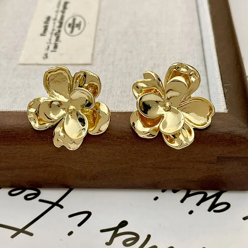 French Retro Double-layer Golden Flower Stud Earrings For Women Light Luxury