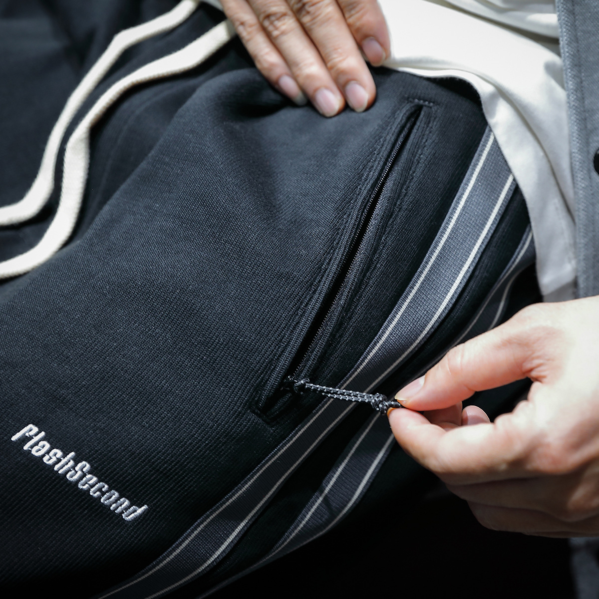 Fleece-lined Thickened Zipper Pocket Straight Sports Pants Men - Image 5