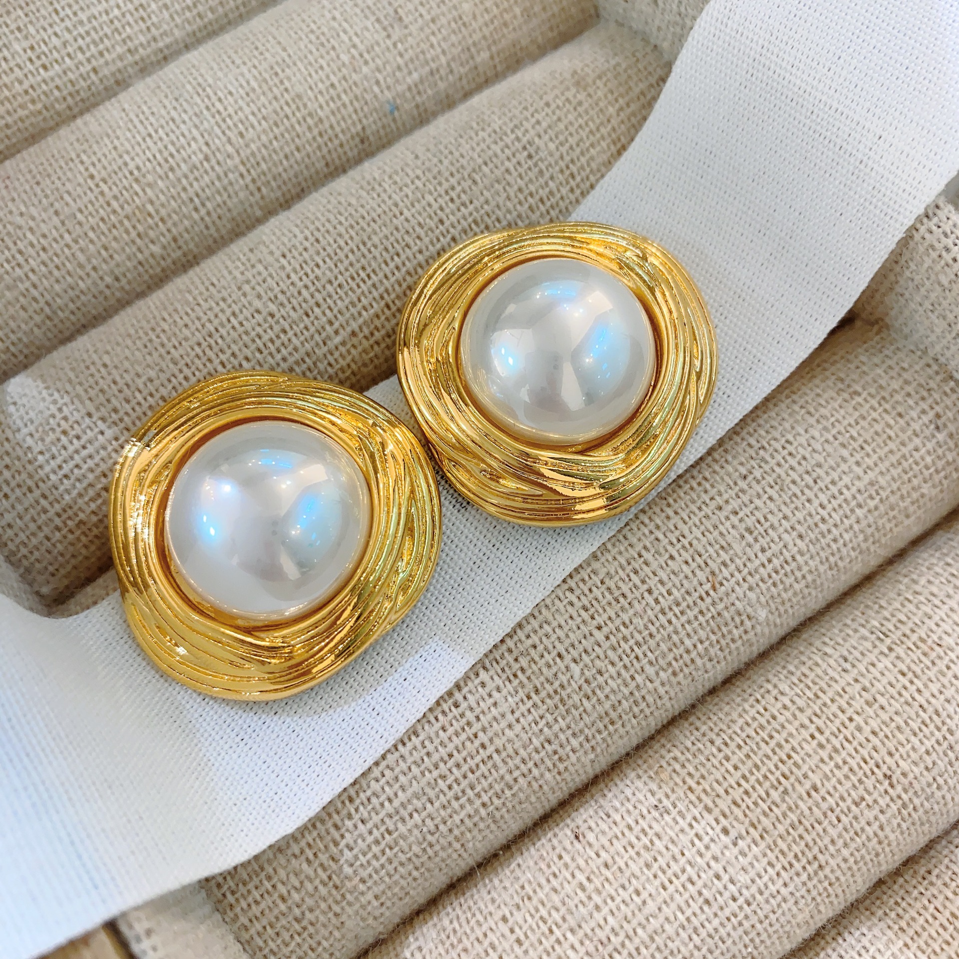 Mid-ancient French Irregular Texture Pearl Earrings