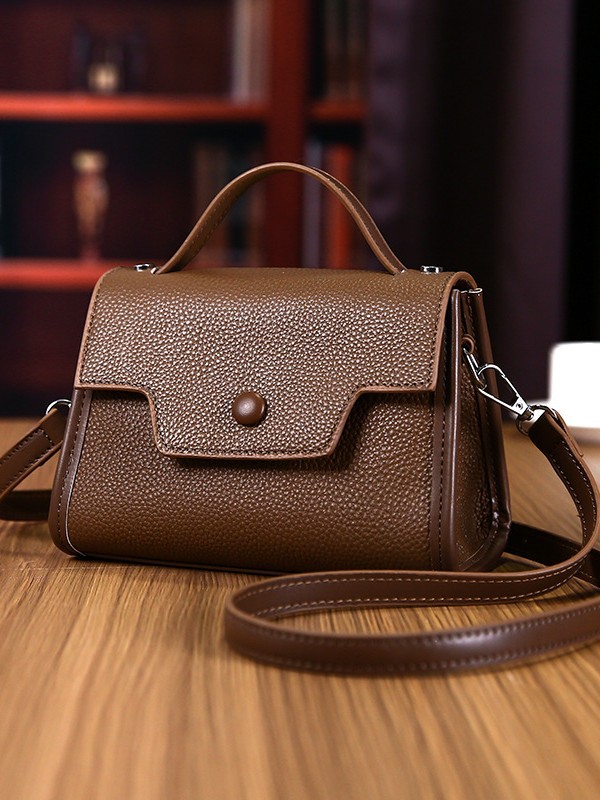 Sac bandoulière en cuir de veau — Style européen, surpiqûres 8