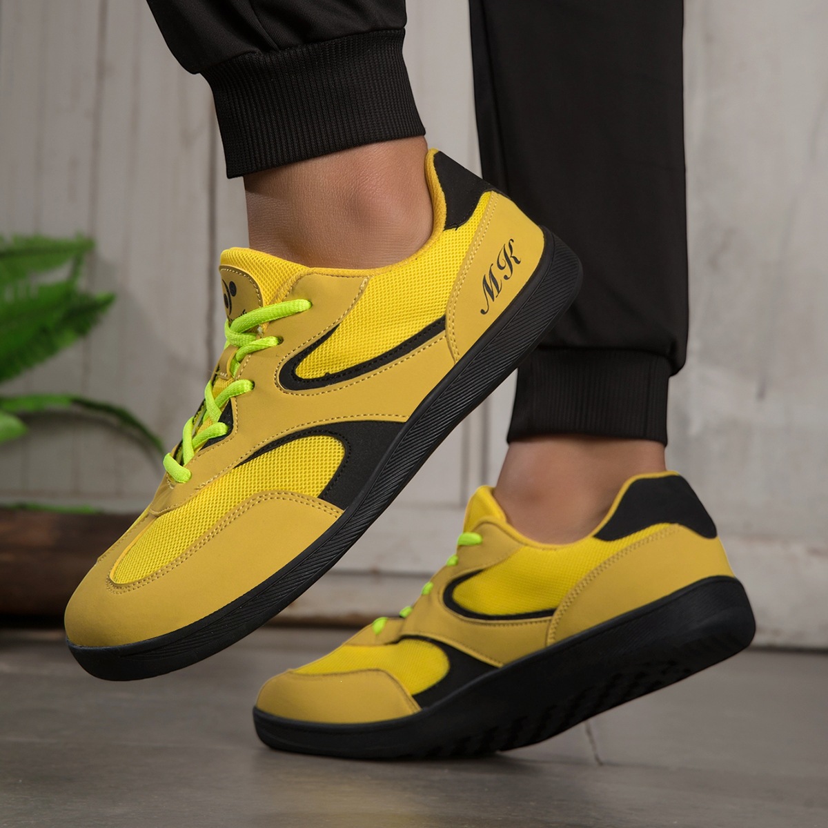 Wide-toe Mens Soft-soled Sneakers For Everyday Lightweight Wear