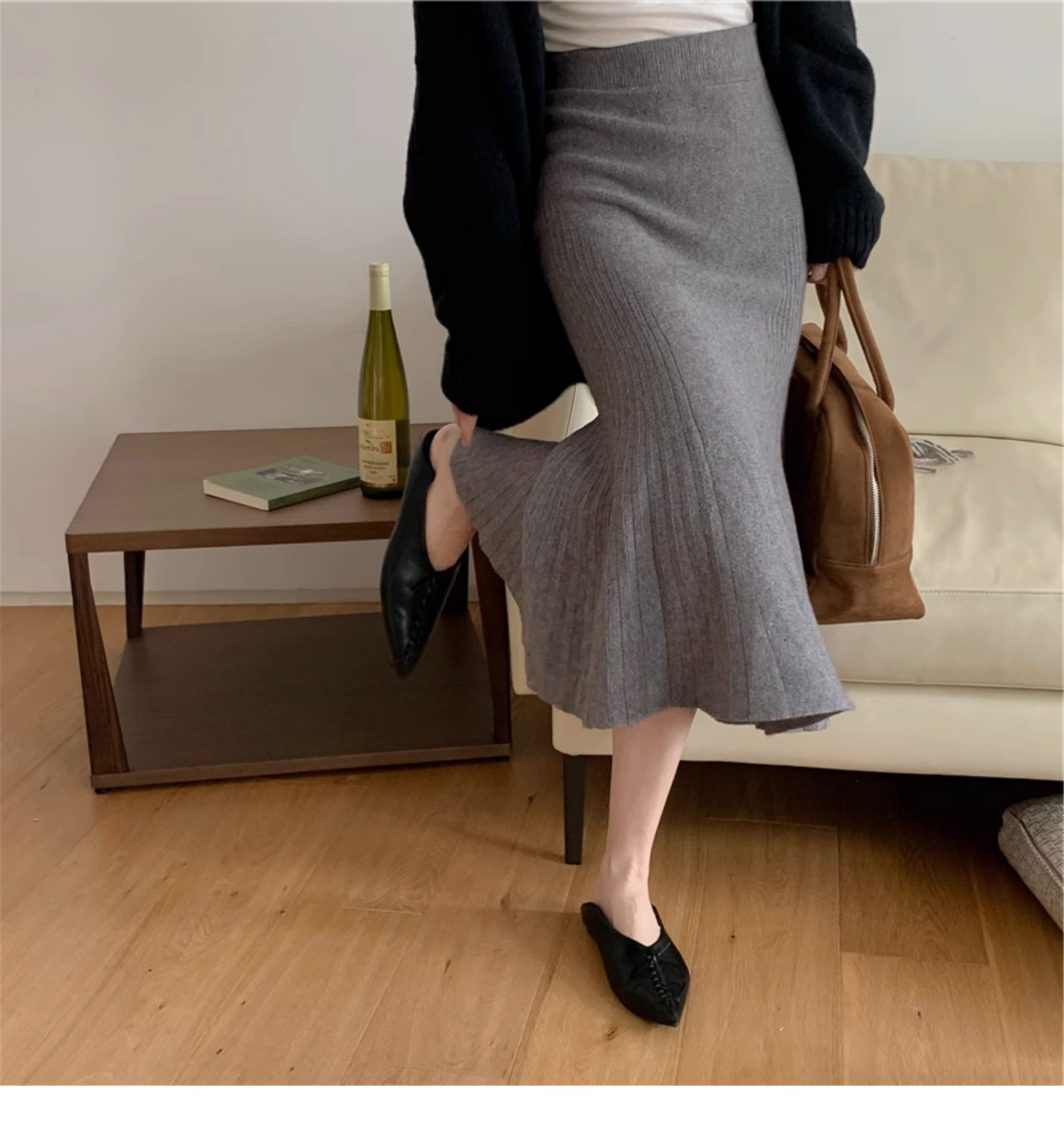 Mid-Length Sheath Skirt in Black