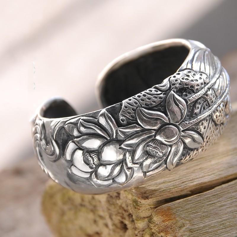 Fashionable Embossed Lotus Bracelet With An Open Design Vintage Style