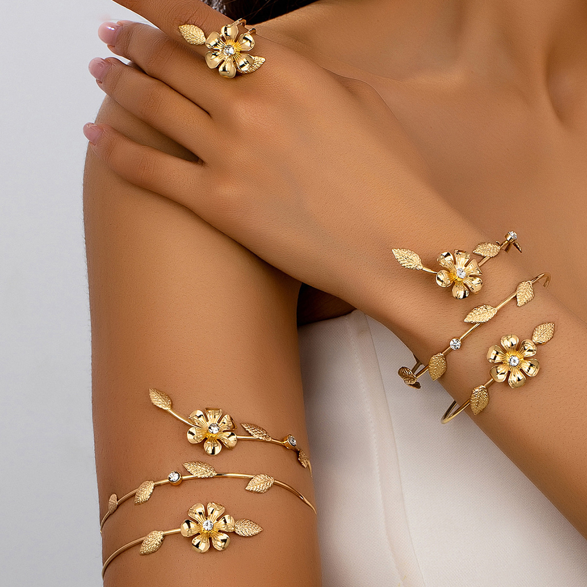 New Summer High-End Line Design Flower Armlet Bracelet Set