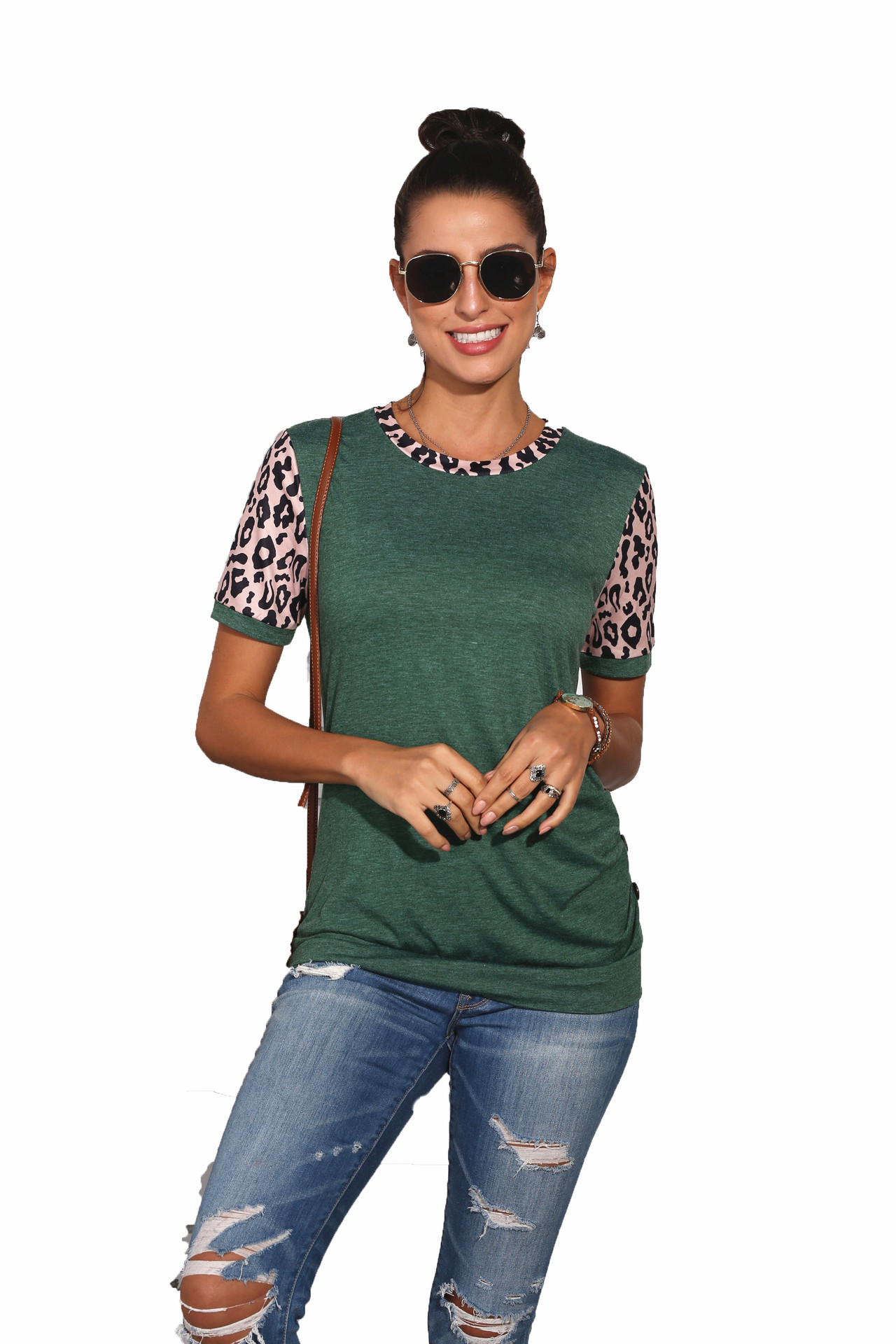 Title 19, T-shirt girocollo con stampa leopardata, un cap...