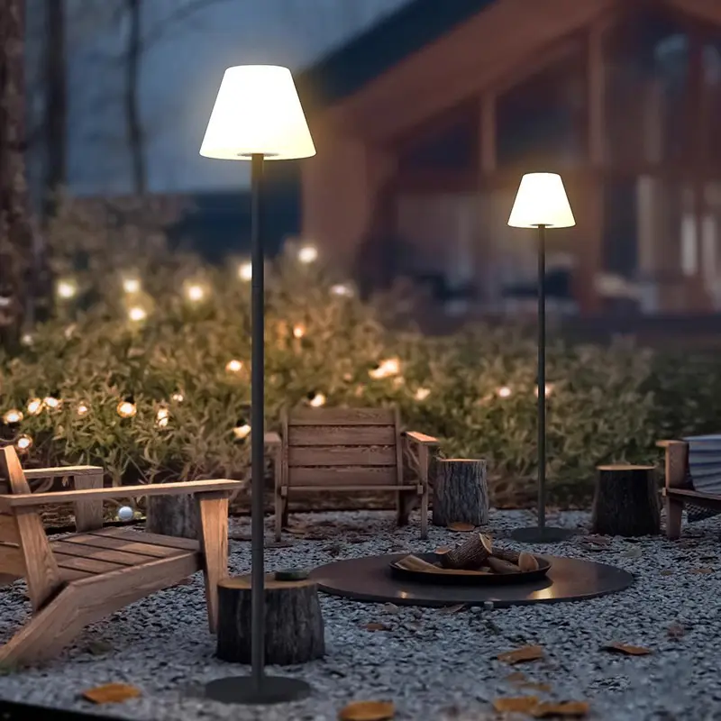 Outdoor Courtyard Rotational Plastic Solar Floor Lamp